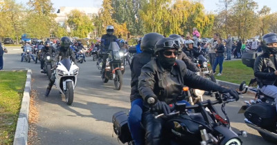 «В межсезонье повторите ПДД». В Нижнем Тагиле прошёл традиционный мотопробег, перед стартом байкеров напутствовал начальник городской ГАИ (ВИДЕО)