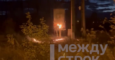 В Нижнем Тагиле в районе 365-го километра на улице Фестивальной загорелась трансформаторная будка (ВИДЕО)