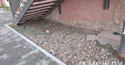 Не доделали. Жители Нижнего Тагила жалуются на плохое благоустройство двора рядом с улицей Октябрьской Революции 
