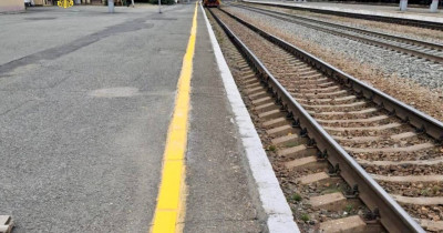 В Нижнем Тагиле на железнодорожном вокзале, по требованию прокуратуры, нанесли специальную разметку по краям платформ