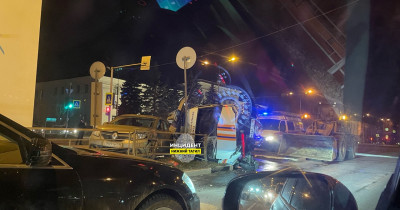 В Нижнем Тагиле иномарка опрокинула автомобиль спасательной службы на Вагонке