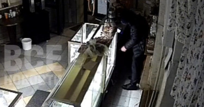 «Украл, выпил, в тюрьму!». В Нижнем Тагиле мужчина обчистил кондитерскую и отправился отмечать удачу в ближайший бар 