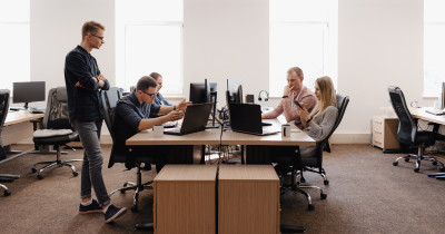 В условиях рыночной конкуренции сотрудники склонны переходить к конкурентам в поисках более привлекательных условий труда