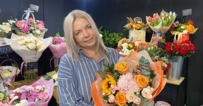 «Мы хотим приучить клиентов к необычным букетам с нестандартными цветами». Предпринимательница из Нижнего Тагила Елена Васильева — о создании цветочной студии нового формата