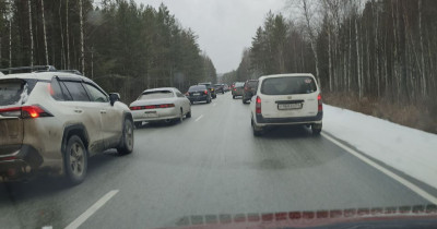Серовский тракт встал в пробку