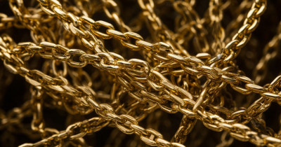 Тагильчанин украл золотую цепь, заложил её в ломбард, сел за кражу в тюрьму и будет выплачивать ущерб, превышающий стоимость украшения