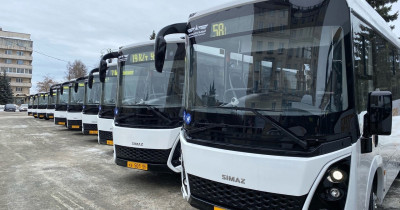 Владислав Пинаев пообещал решить проблемы с городским транспортом в новом году. К февралю на маршруты должны выйти 30 муниципальных автобусов
