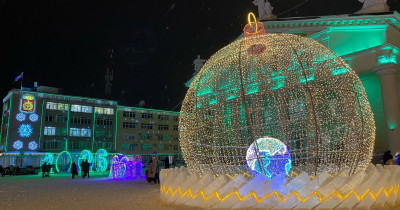 В Нижнем Тагиле состоялось торжественное открытие ледового городка на Театральной площади