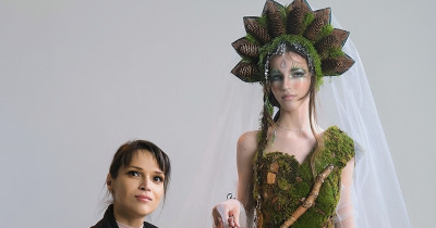 Не мех, а мох. Флористка из Нижнего Тагила создала уникальное «лесное» платье из природных материалов