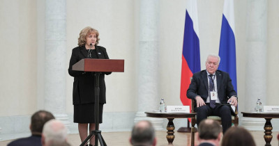 «Своевременно выявлять правовые барьеры и предлагать решения для их устранения». Спикер ЗакСО Людмила Бабушкина выступила на всероссийской конференции по индустриализации