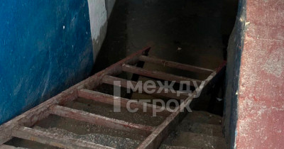 В Нижнем Тагиле нечистоты затопили подвал многоквартирного дома на улице Карла Маркса