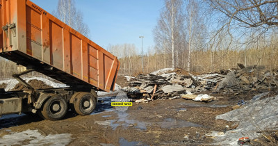 В Нижнем Тагиле водитель КамАЗа выгрузил строительные отходы прямо в жилом районе