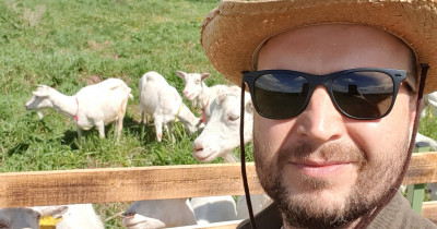 «Мы съели собаку на козьих сырах». Бизнесмен из Екатеринбурга Александр Попов производит на Урале фермерские продукты премиум-класса и проводит гастро-туры