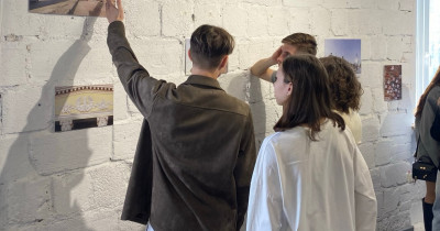 В Нижнем Тагиле при поддержке ЕВРАЗа открылась фотовыставка, экспонаты которой фокусируют взгляд на деталях городских достопримечательностей  