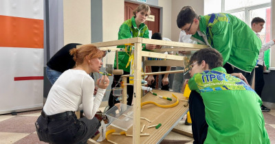 В Нижнем Тагиле прошли соревнования школьников по сборке машин Голберга и лекция научного блогера Дмитрия Побединского