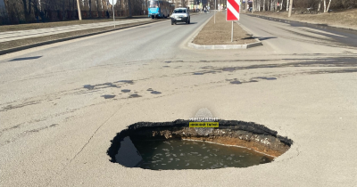 В Нижнем Тагиле из-за прорыва трубы провалился асфальт на проезжей части