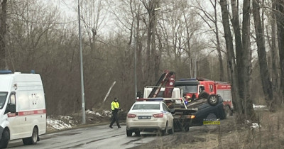 В Нижнем Тагиле пенсионер напился, поехал кататься на автомобиле и перевернулся