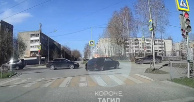 Лихач на «восьмёрке» без госномеров едва не устроил ДТП на перекрёстке в Нижнем Тагиле