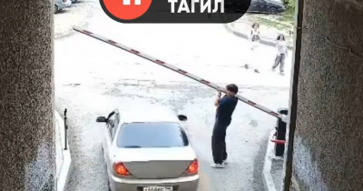 В Нижнем Тагиле автовандалы вновь сломали шлагбаум на улице Тагилстроевской (ВИДЕО)