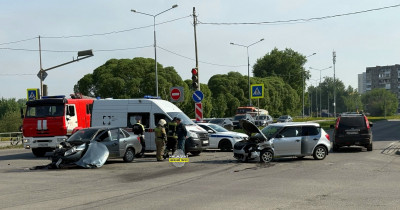 В Нижнем Тагиле на перекрёстке улиц Серова и Красноармейской произошло ДТП