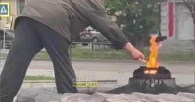 В Нижнем Тагиле завели уголовное дело на женщину, прикурившую сигарету от Вечного огня