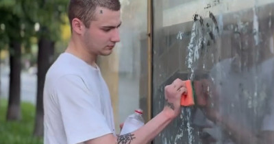 Полиция задержала художника-вандала, испортившего остановки на Вые. Парень раскаялся и извинился на камеру
