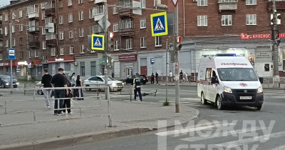 В Нижнем Тагиле 40-летний самокатчик упал на перекрёстке и впал в кому