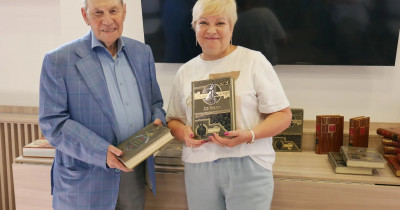 Почётный гражданин Нижнего Тагила Михаил Аршанский подарил Центральной городской библиотеке коллекцию ценных изданий