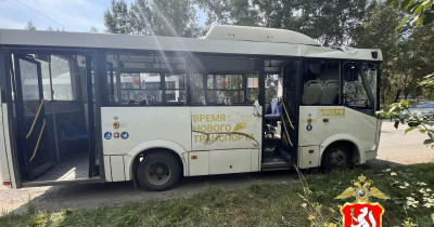 В Нижнем Тагиле автобус с пассажирами врезался в столб