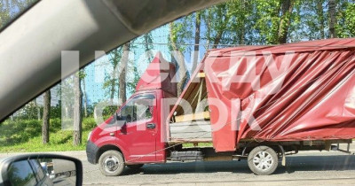 В Нижнем Тагиле из-за ДТП затруднено движение транспорта на улице Индустриальной
