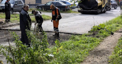 В Нижнем Тагиле начали закатывать в асфальт многострадальную брусчатку на улице Карла Либкнехта 