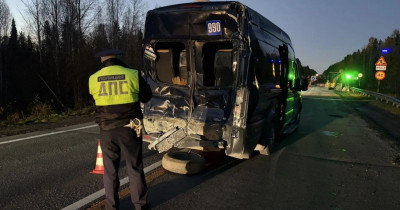 Пять пассажиров пострадали при столкновении двух рейсовых автобусов на Серовском тракте