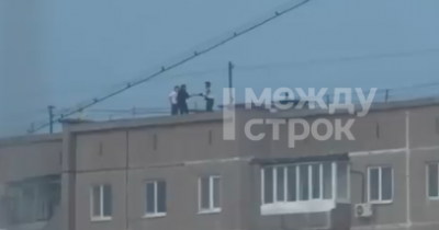 В Нижнем Тагиле на Вагонке девочки-подростки устроили экстремальные танцы на крыше девятиэтажки 
