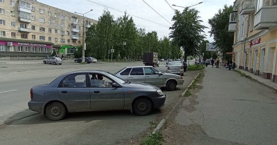 Свердловский облсуд оставил в силе штраф автолюбителю из Нижнего Тагила за парковку на газоне
