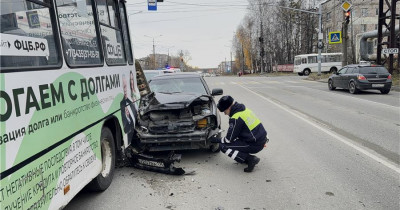 В Нижнем Тагиле пьяный 21-летний водитель врезался в автобус