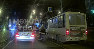Тагильские водители жалуются на малолетних питбайкеров, игнорирующих ПДД (ВИДЕО)