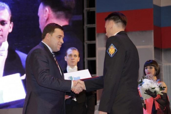 Евгений Куйвашев поздравил с праздником уральских чекистов