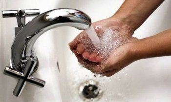 Минздрав не одобряет снижение температуры горячей воды в жилых домах
