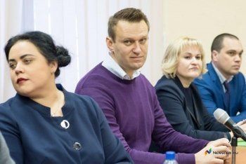 Суд признал законным взыскание двух миллионов рублей с Навального и Офицерова по иску «Кировлеса» 