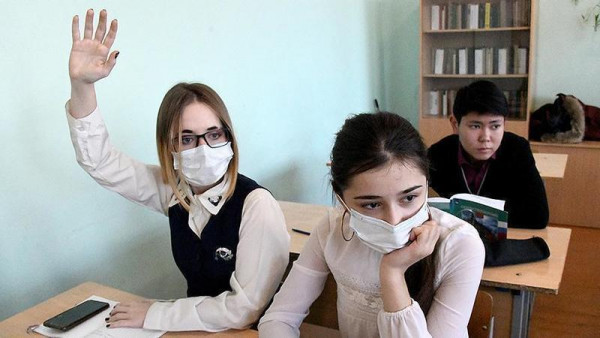 С 18 января школы во всех регионах России возобновят очное обучение
