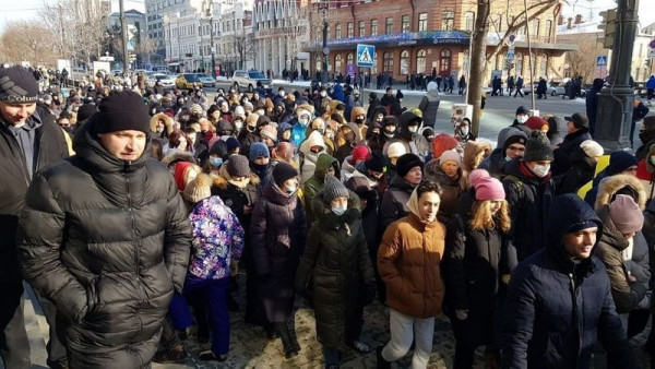 В Хабаровске на «прогулку» в поддержку Навального вышли около тысячи человек