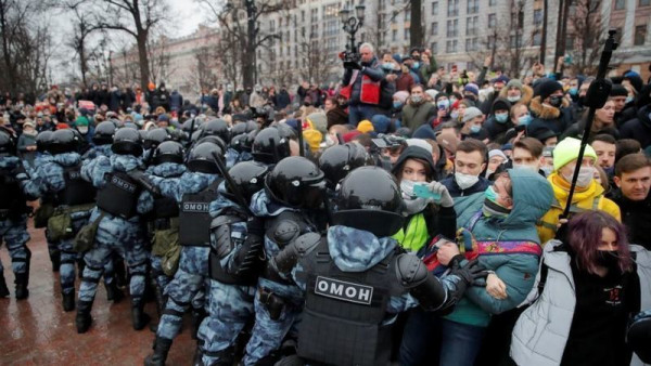 Следственный комитет возбудил уголовное дело о насилии против представителей власти на протестных акциях