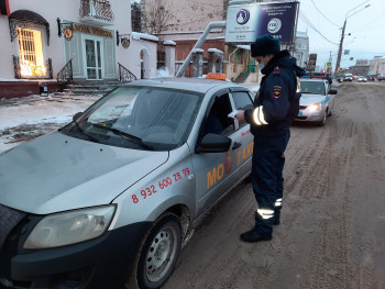 Дорожные полицейские за три дня оштрафовали более 30 тагильских таксистов