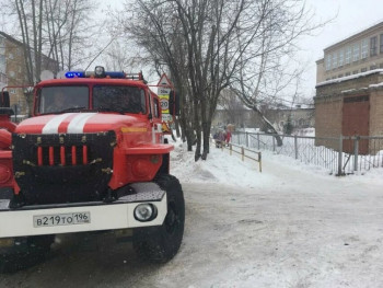 В Каменске-Уральском во время пожара в школе пострадали двое детей