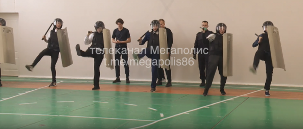 В Нижневартовске уволили врио начальника УМВД после урока в школе с имитацией митинга