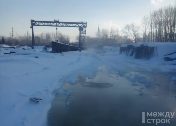 Холодная вода затопила территорию завода ЖБИ (ВИДЕО)