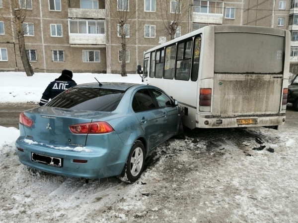 В Нижнем Тагиле водитель пассажирского автобуса устроил ДТП с пострадавшими 
