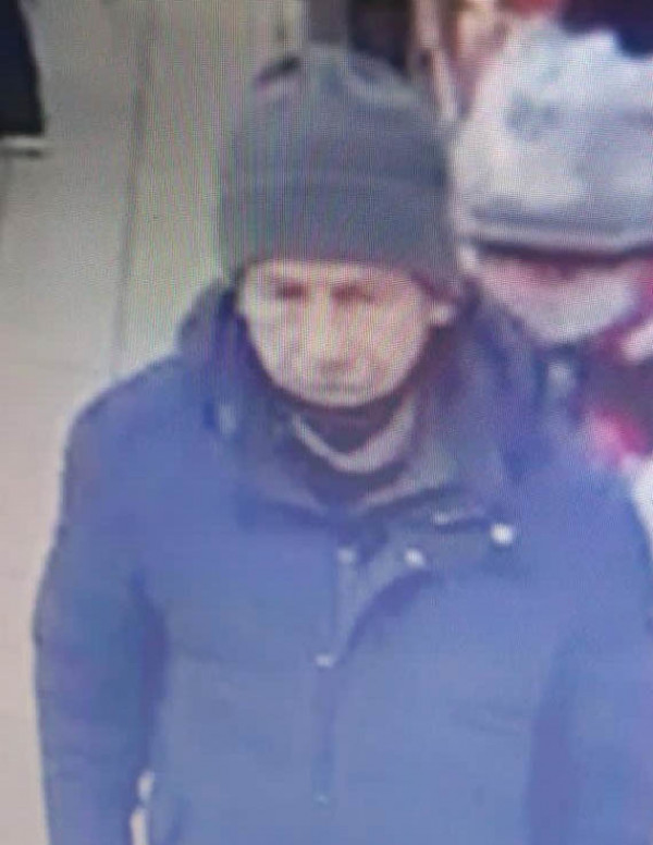Полиция Нижнего Тагила разыскивает подозреваемого в краже денег из банкомата