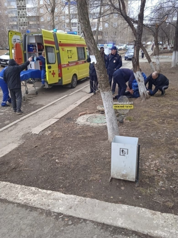 В Нижнем Тагиле упавший с крыши девятиэтажки парень скончался от полученных травм
