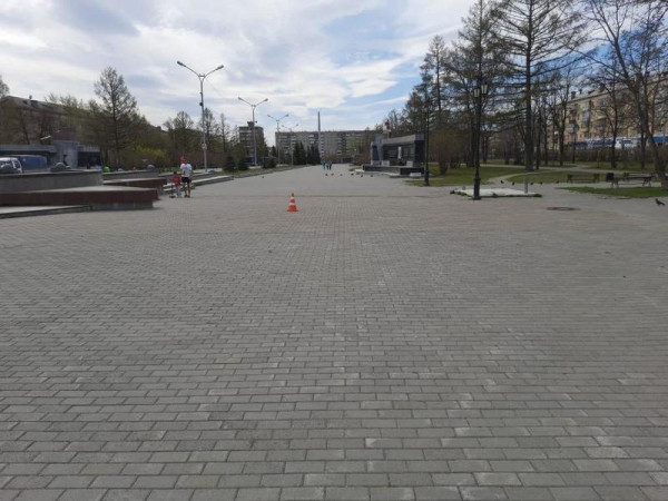 В Нижнем Тагиле ГИБДД разыскивает скутериста, сбившего женщину на площади Славы